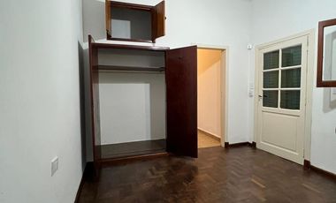 Venta de Casa 4 ambientes con jardin ideal inversor en San Miguel importante lote