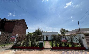 Venta de Casa 4 ambientes con jardin ideal inversor en San Miguel importante lote