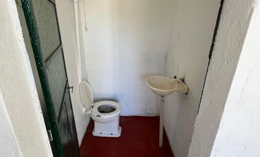 Venta de Casa 4 ambientes con jardin ideal inversor en San Miguel importante lote