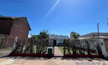Venta de Casa 4 ambientes con jardin ideal inversor en San Miguel importante lote