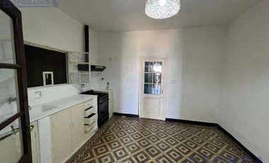 Venta de Casa 4 ambientes con jardin ideal inversor en San Miguel importante lote