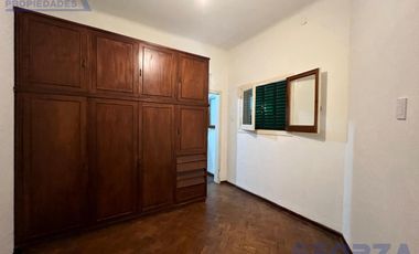 Venta de Casa 4 ambientes con jardin ideal inversor en San Miguel importante lote