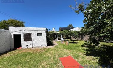 Venta de Casa 4 ambientes con jardin ideal inversor en San Miguel importante lote