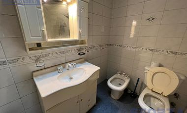 Venta de Casa 4 ambientes con jardin ideal inversor en San Miguel importante lote