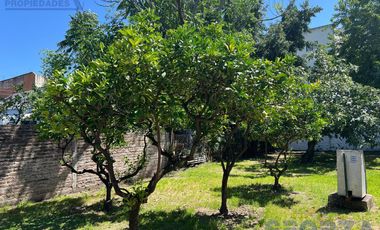 Venta de Casa 4 ambientes con jardin ideal inversor en San Miguel importante lote