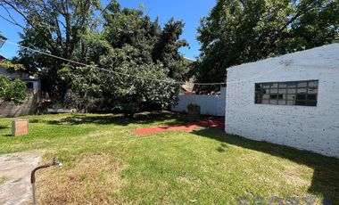 Venta de Casa 4 ambientes con jardin ideal inversor en San Miguel importante lote