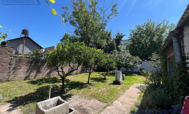 Venta de Casa 4 ambientes con jardin ideal inversor en San Miguel importante lote