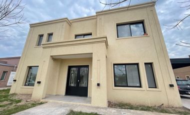Excelente casa en venta en Altos de Campo Grande