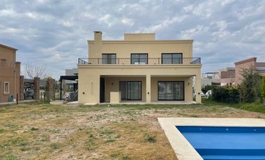 Excelente casa en venta en Altos de Campo Grande