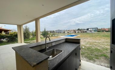 Excelente casa en venta en Altos de Campo Grande