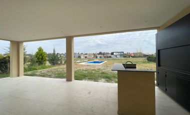 Excelente casa en venta en Altos de Campo Grande