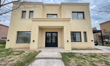 Excelente casa en venta en Altos de Campo Grande