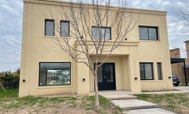 Excelente casa en venta en Altos de Campo Grande