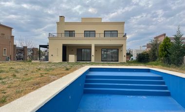 Excelente casa en venta en Altos de Campo Grande