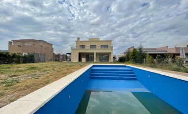 Excelente casa en venta en Altos de Campo Grande