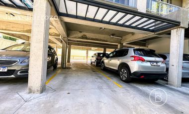 Departamento de 2 ambientes al frente con cochera en venta en Monte Grande.
