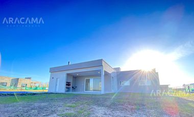 VENTA CASA EN LA ALAMEDA - CANNING