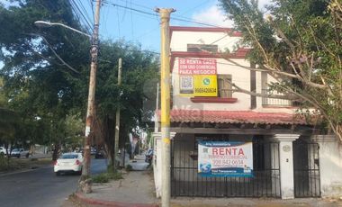 LOCAL O CASA CON USO DE SUELO COMERCIAL SOBRE AVENIDA DE LA LUNA, CASA O LOCALES
