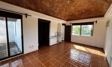 LOCAL O CASA CON USO DE SUELO COMERCIAL SOBRE AVENIDA DE LA LUNA, CASA O LOCALES