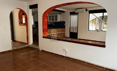 LOCAL O CASA CON USO DE SUELO COMERCIAL SOBRE AVENIDA DE LA LUNA, CASA O LOCALES
