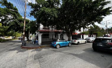 LOCAL O CASA CON USO DE SUELO COMERCIAL SOBRE AVENIDA DE LA LUNA, CASA O LOCALES