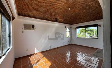LOCAL O CASA CON USO DE SUELO COMERCIAL SOBRE AVENIDA DE LA LUNA, CASA O LOCALES
