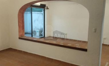 LOCAL O CASA CON USO DE SUELO COMERCIAL SOBRE AVENIDA DE LA LUNA, CASA O LOCALES