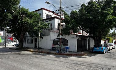 LOCAL O CASA CON USO DE SUELO COMERCIAL SOBRE AVENIDA DE LA LUNA, CASA O LOCALES