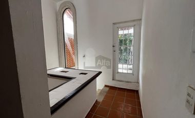 LOCAL O CASA CON USO DE SUELO COMERCIAL SOBRE AVENIDA DE LA LUNA, CASA O LOCALES