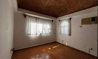 LOCAL O CASA CON USO DE SUELO COMERCIAL SOBRE AVENIDA DE LA LUNA, CASA O LOCALES