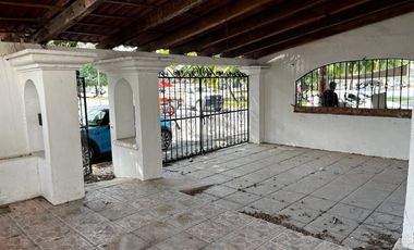LOCAL O CASA CON USO DE SUELO COMERCIAL SOBRE AVENIDA DE LA LUNA, CASA O LOCALES