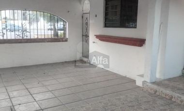LOCAL O CASA CON USO DE SUELO COMERCIAL SOBRE AVENIDA DE LA LUNA, CASA O LOCALES
