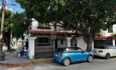 LOCAL O CASA CON USO DE SUELO COMERCIAL SOBRE AVENIDA DE LA LUNA, CASA O LOCALES