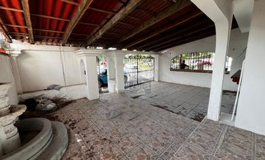 LOCAL O CASA CON USO DE SUELO COMERCIAL SOBRE AVENIDA DE LA LUNA, CASA O LOCALES