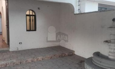 LOCAL O CASA CON USO DE SUELO COMERCIAL SOBRE AVENIDA DE LA LUNA, CASA O LOCALES