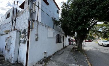 LOCAL O CASA CON USO DE SUELO COMERCIAL SOBRE AVENIDA DE LA LUNA, CASA O LOCALES