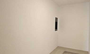 Casa con cuatro recámaras, una en planta baja y alberca