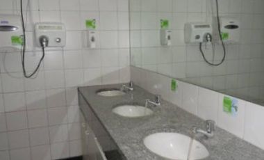 Oficina en excelente estado con vista a la ciudad