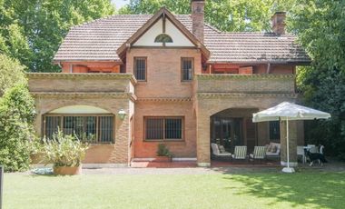 Casa jardin  y pileta y terreno -  Lomas Schoenstatt