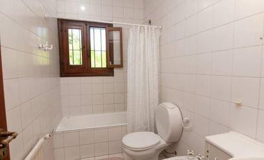 Casa jardin  y pileta y terreno -  Lomas Schoenstatt