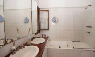 Casa jardin  y pileta y terreno -  Lomas Schoenstatt