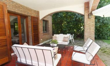 Casa jardin  y pileta y terreno -  Lomas Schoenstatt