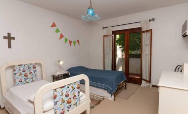 Casa jardin  y pileta y terreno -  Lomas Schoenstatt