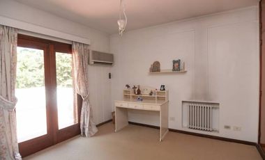 Casa jardin  y pileta y terreno -  Lomas Schoenstatt