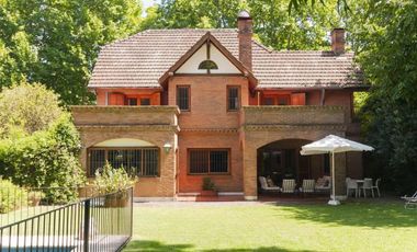 Casa jardin  y pileta y terreno -  Lomas Schoenstatt