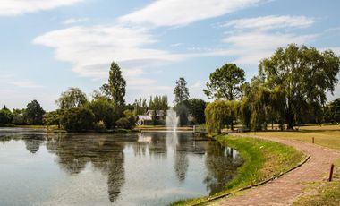 Excelente OPORTUNIDAD para tener tu casa de los sueños en el Country Pilar del Lago