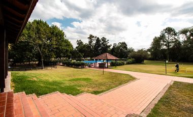 Excelente OPORTUNIDAD para tener tu casa de los sueños en el Country Pilar del Lago