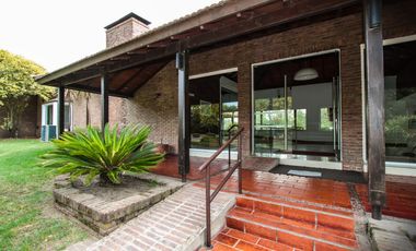 Excelente OPORTUNIDAD para tener tu casa de los sueños en el Country Pilar del Lago
