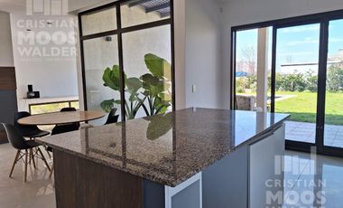 Excelente Casa en Puertos del Lago