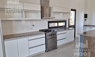 Excelente Casa en Puertos del Lago